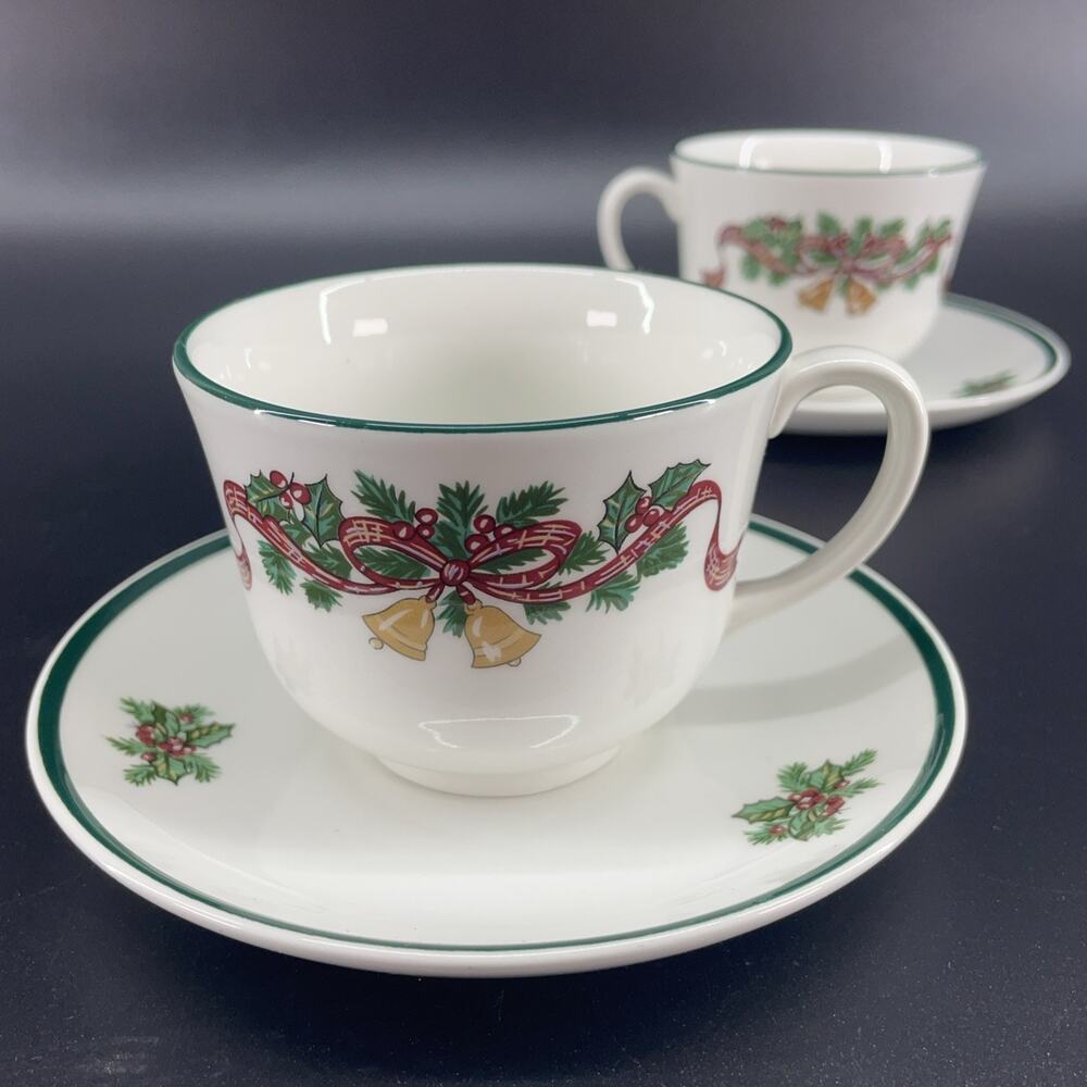 Johnson Brothers Victorian Christmas Set of 2 Tea Cups/2 Saucers Classic Holiday - Picture 3 of 10